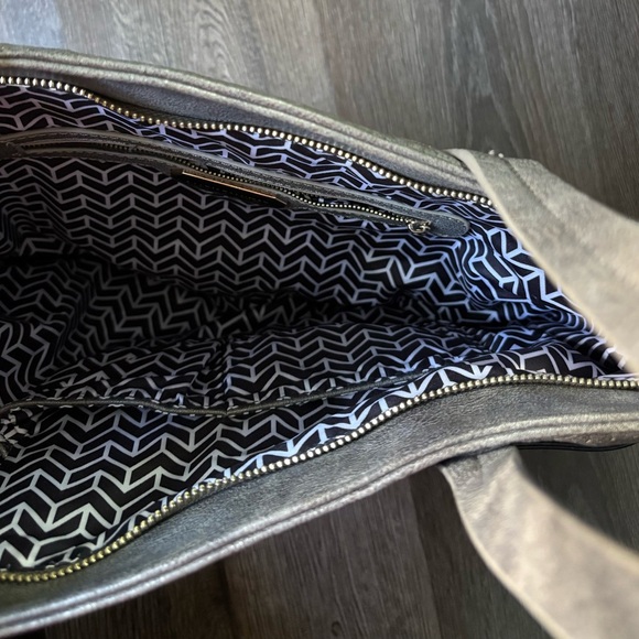 Madison West Boutique Leather Bag – Black & Metallic Gray - Picture 4 of 6